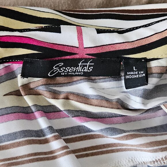 Essentials by Milano Blouse L – Geo Print Button Front Tunic Top - Picture 6 of 8